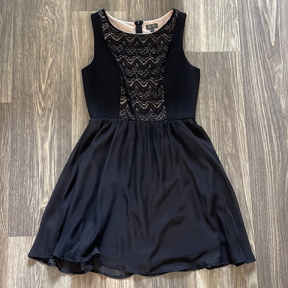S Formal Black Lace Dress - Picture 1 of 2